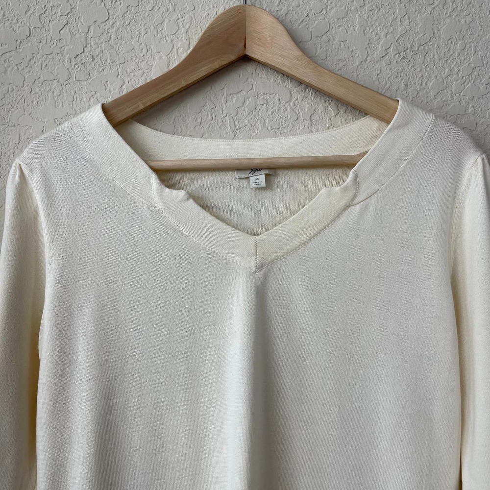 J .JILL | SWEATER SIZE MEDIUM CREAM LONG SLEEVES V-NECK - Picture 2 of 9